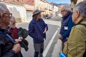 Membres de l’àrea de senderisme d’Art’s recorren les trinxeres de&nbsp;Camarasa