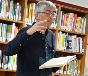 Jordi Prenafeta recita a Pardinyes un avançament del poemari ‘L’ofici&nbsp;maleït’