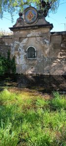 La Font de Butsenit en un deplorable estat d’abandonament.